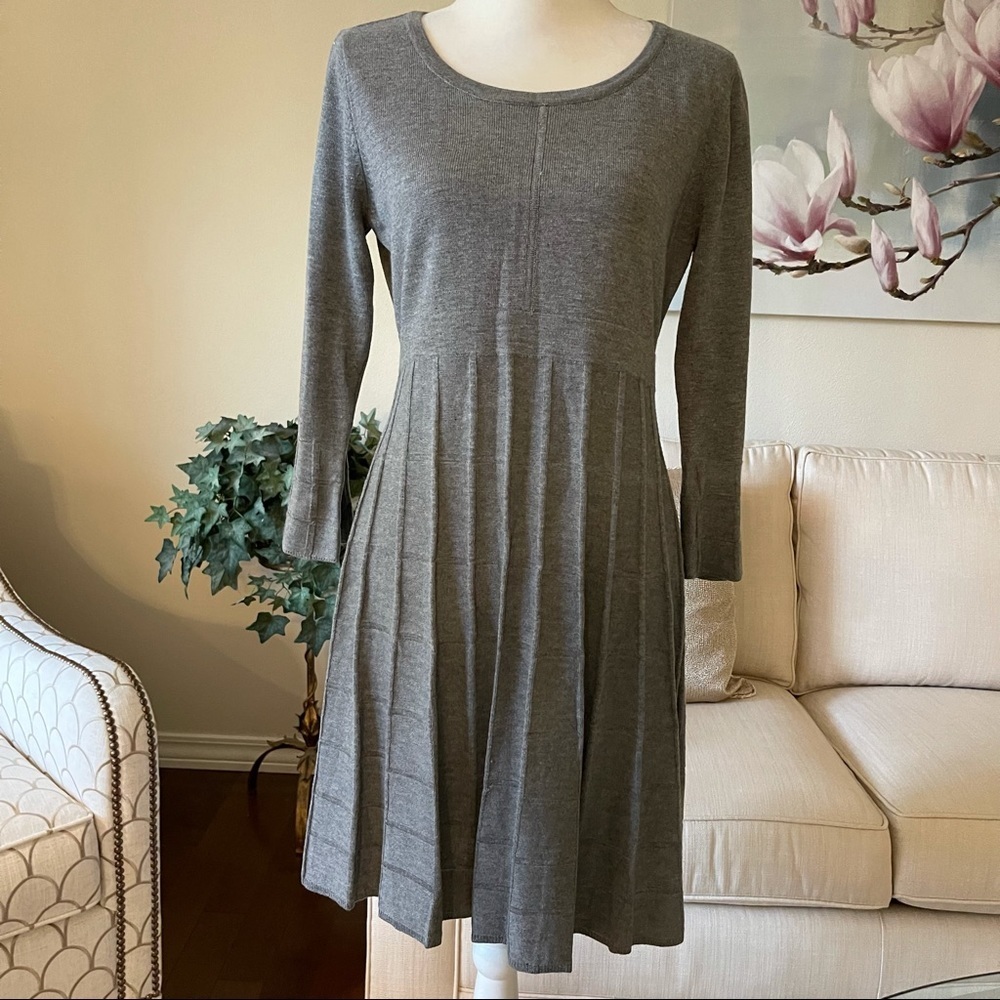 Calvin Klein Gray Sweater Dress With Slightly Belled Sleeves  Size L New